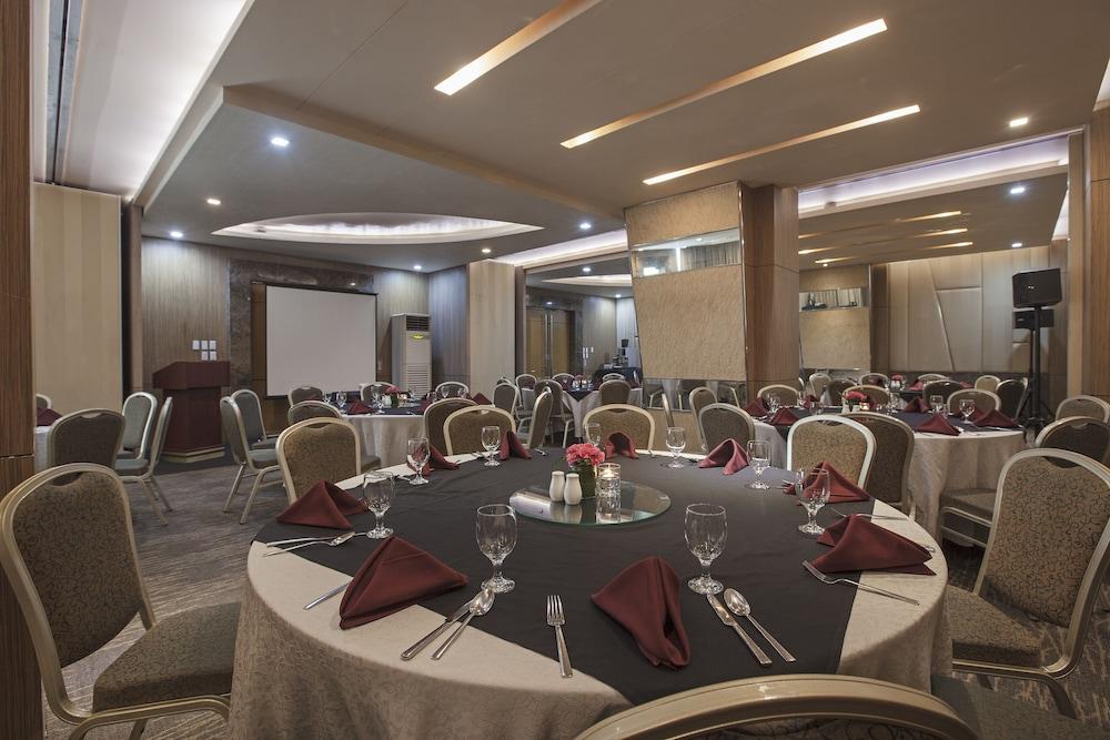 Hotel One Pacific Place 3*