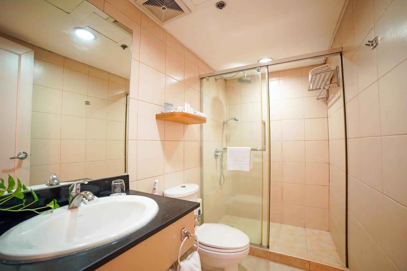 One Pacific Place 3* Makati City