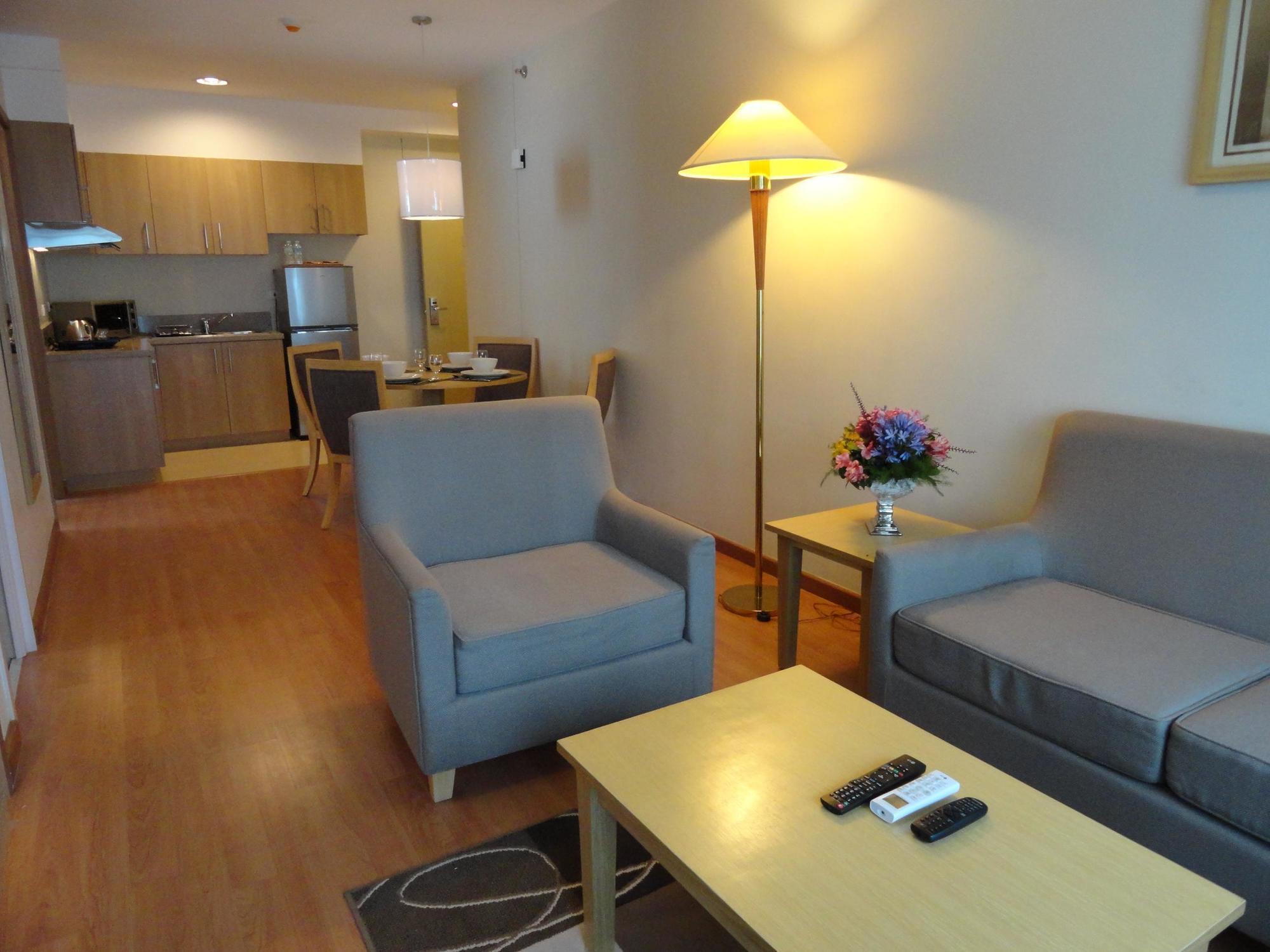One Pacific Place 3*