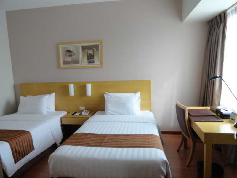 Hotel One Pacific Place 3*